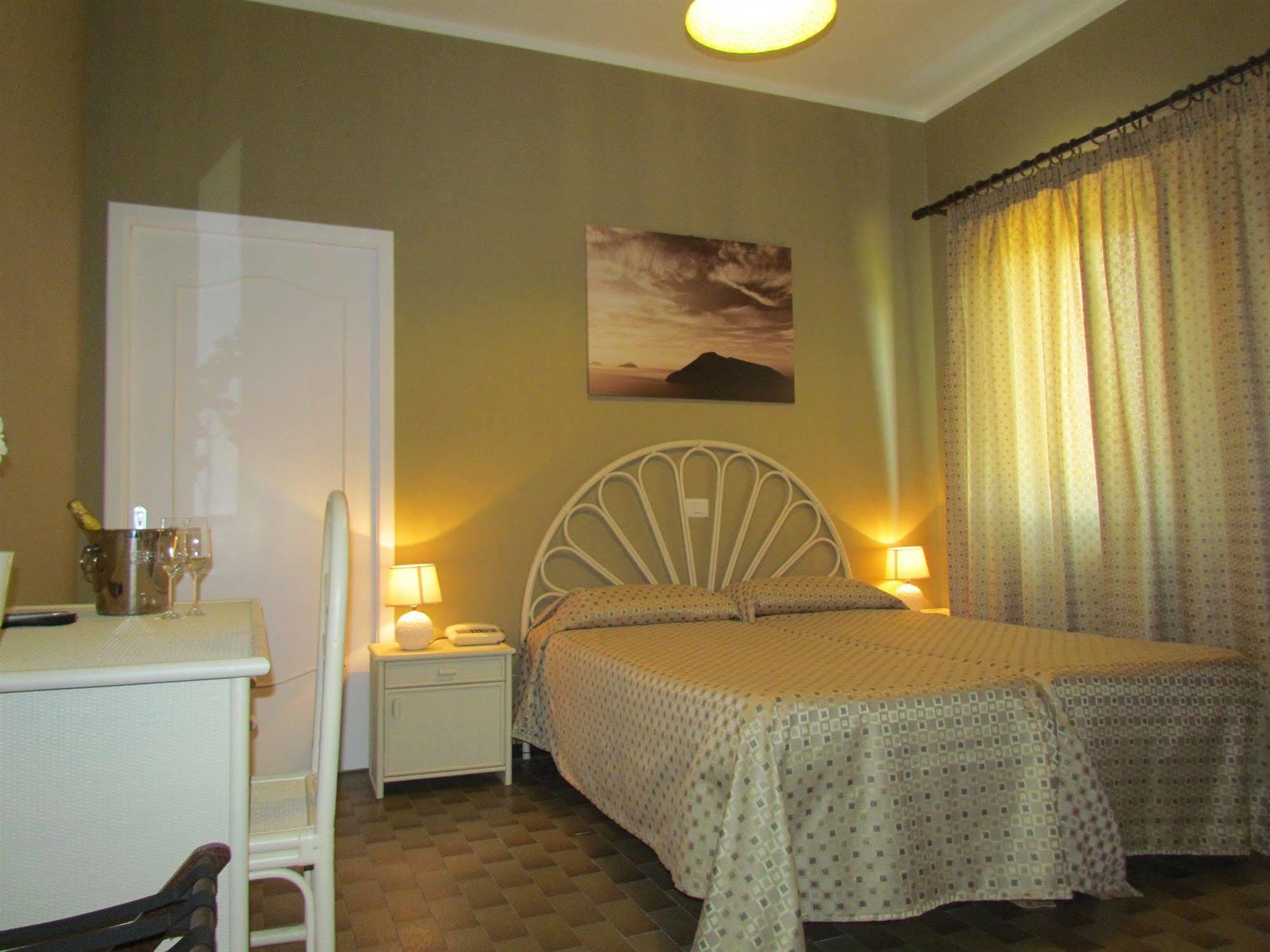 Pietra Pomice Hotel Липари Экстерьер фото